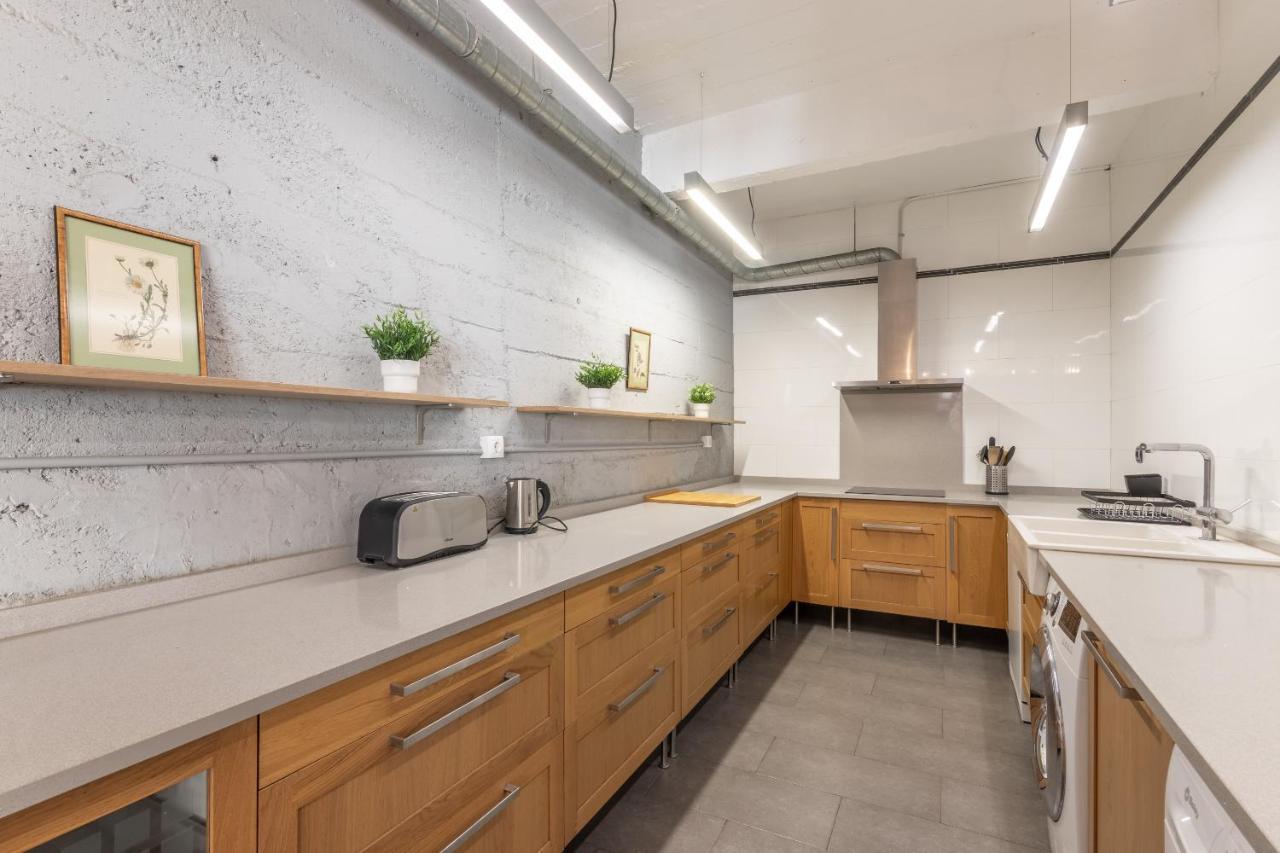 New! Lovely 3-bedroom Loft In Apartment *