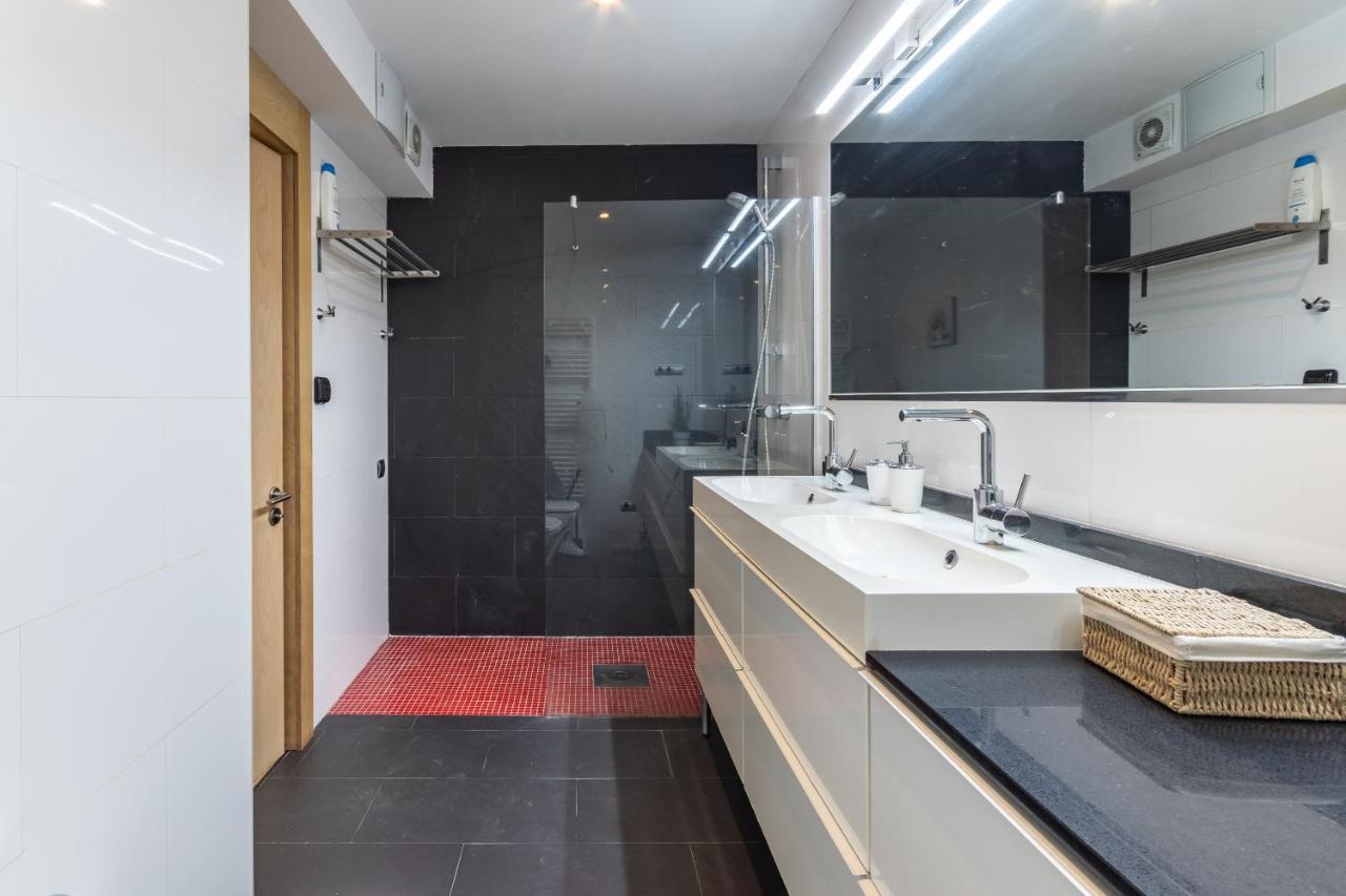 New! Lovely 3-bedroom Loft In Apartment *